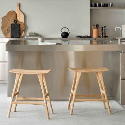 Imagen ambientada cocina taburete Osso roble alto de Ethnicraft
