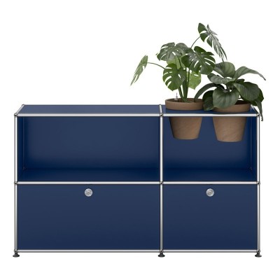 Credenza USM Haller asimétrica con plantas color azul acero de USM Credenza USM Haller asimétrica con plantas color azul acero de USM