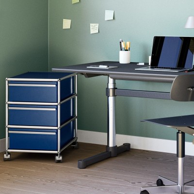 Imagen ambientada cajonera de oficina color azul genciana de USM Haller Imagen ambientada cajonera de oficina color azul genciana de USM Haller