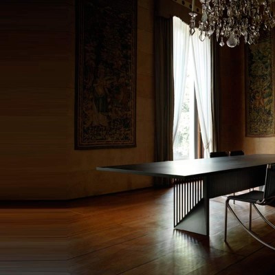 Silla Jot Acerbis ambientada en comedor en negro Silla Jot Acerbis ambientada en comedor en negro