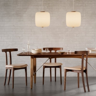 Imagen ambientada comedor con silla T-Chair OW58 nogal aceite de Carl Hansen Imagen ambientada comedor con silla T-Chair OW58 nogal aceite de Carl Hansen