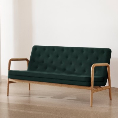 Imagen ambientada sofá VLA77 Foyer Series tapizado verde oscuro de Carl Hansen Imagen ambientada sofá VLA77 Foyer Series tapizado verde oscuro de Carl Hansen