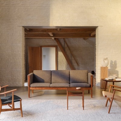 Imagen ambientada salón sofá CH163 de Carl Hansen Imagen ambientada salón sofá CH163 de Carl Hansen