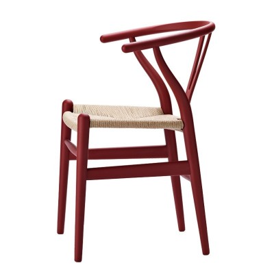 Silla Wishbone CH24 de Carl Hansen edición especial Soft color Red Brown de perfil