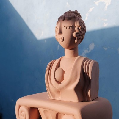 Imagen ambientada Busto Poppea en terracota de Seletti Imagen ambientada Busto Poppea en terracota de Seletti