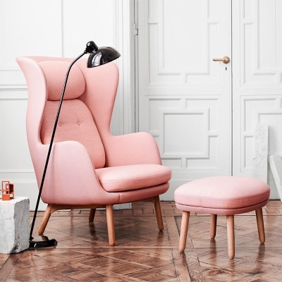 Poltrona RO com pés de madeira Fritz Hansen Poltrona RO com pés de madeira Fritz Hansen