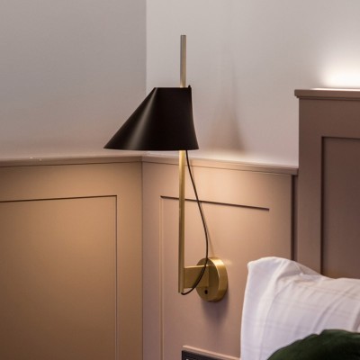Imagen ambientada detalle hotel aplique Yuh latón-negro de Louis Poulsen