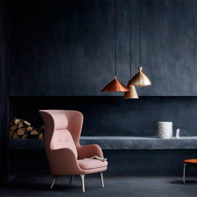 Poltrona RO com pés de madeira Fritz Hansen Poltrona RO com pés de madeira Fritz Hansen