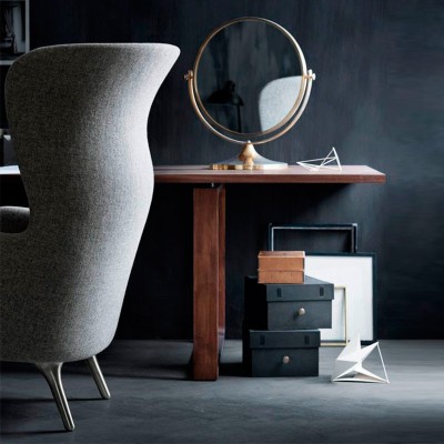 Poltrona RO con gambe in legno Fritz Hansen Poltrona RO con gambe in legno Fritz Hansen