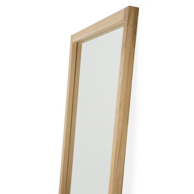 Detalle Espejo Light Frame Floor Mirror de Ethnicraft Detalle Espejo Light Frame Floor Mirror de Ethnicraft