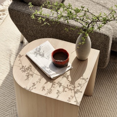 Imagen ambientada top Taburet madera de pino de Fritz Hansen Imagen ambientada top Taburet madera de pino de Fritz Hansen