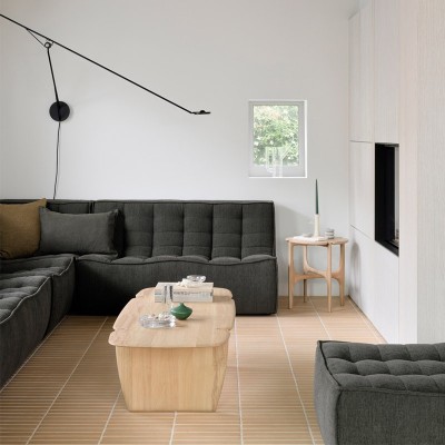 Imagen ambientada mesa de centro PI en madera de roble de Ethnicraft. Imagen ambientada mesa de centro PI en madera de roble de Ethnicraft.