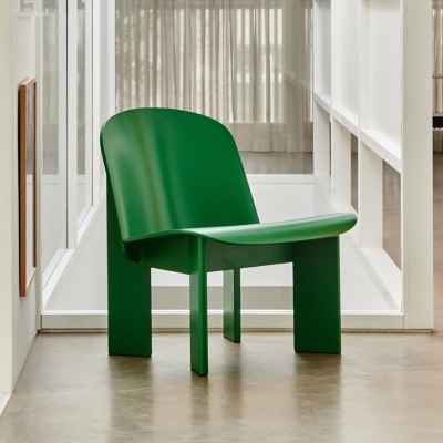 Imagen ambientada Chisel Lounge Chair madera de haya lacada en color verde Lush de HAY Imagen ambientada Chisel Lounge Chair madera de haya lacada en color verde Lush de HAY