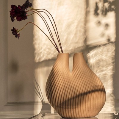Imagen ambientada frontal jarrón W&S Chamber light beige de HAY Imagen ambientada frontal jarrón W&S Chamber light beige de HAY