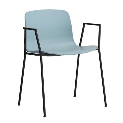 About A Chair AAC18 color dusty blue con pata negra de HAY About A Chair AAC18 color dusty blue con pata negra de HAY