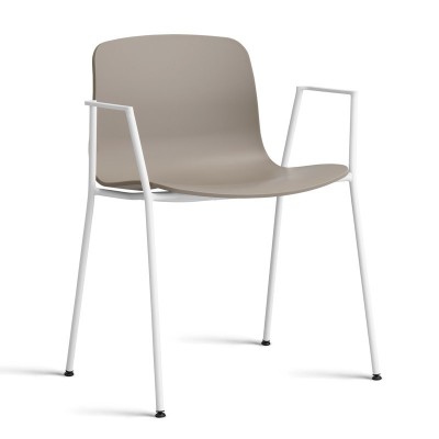 About A Chair AAC18 color khaki con pata blanca de HAY About A Chair AAC18 color khaki con pata blanca de HAY