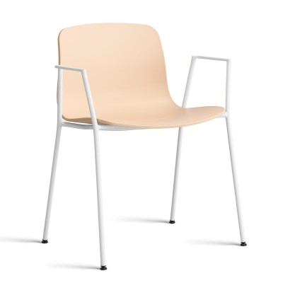 About A Chair AAC18 color pale peach con pata blanca de HAY About A Chair AAC18 color pale peach con pata blanca de HAY