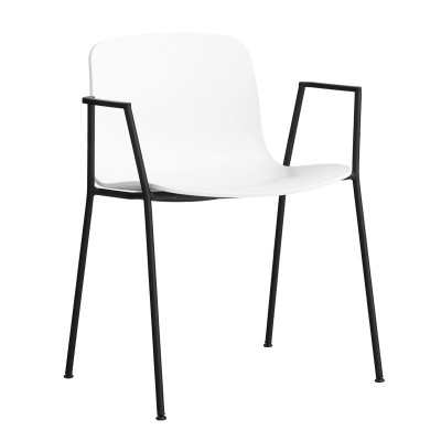About A Chair AAC18 color blanco con pata negra de HAY About A Chair AAC18 color blanco con pata negra de HAY