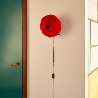 Imagen ambientada Matin Wall Lamp color bright red de HAY Imagen ambientada Matin Wall Lamp color bright red de HAY