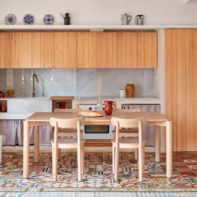 Imagen ambientada comedor silla Nara natural de Teulat Imagen ambientada comedor silla Nara natural de Teulat