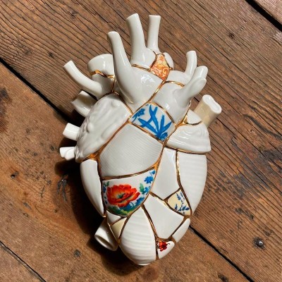 Imagen ambientada Love in Bloom Kintsugi de Seletti Imagen ambientada Love in Bloom Kintsugi de Seletti