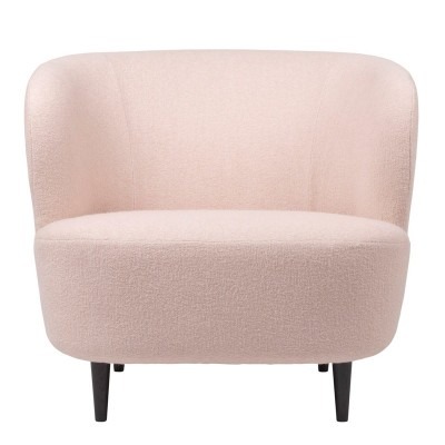 Poltrona Stay con gambe in legno realizzate in Gubi Poltrona Stay con gambe in legno realizzate in Gubi