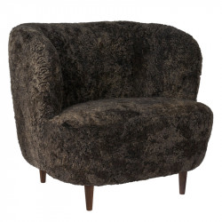 Sillón Stay patas de madera de Gubi Sillón Stay patas de madera de Gubi