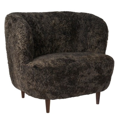 Poltrona Stay con gambe in legno realizzate in Gubi Poltrona Stay con gambe in legno realizzate in Gubi