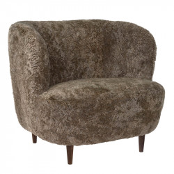 Sillón Stay patas de madera de Gubi Sillón Stay patas de madera de Gubi