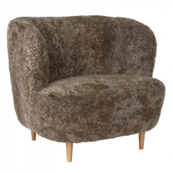 Sillón Stay patas de madera de Gubi Sillón Stay patas de madera de Gubi