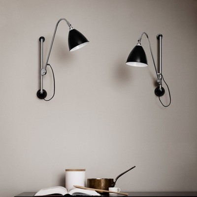 Imagen ambientada aplique Bestlite BL5 cromo y pantalla negro semi mate suave de Gubi Imagen ambientada aplique Bestlite BL5 cromo y pantalla negro semi mate suave de Gubi