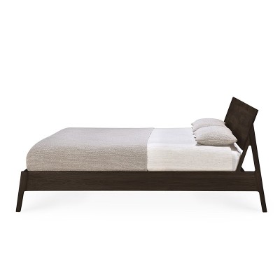 Ethnicraft, Lit gonflable en chêne verni brun Ethnicraft, Lit gonflable en chêne verni brun