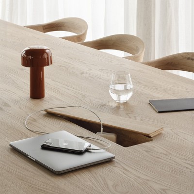 Tavolo da riunione geometrico, rovere naturale - Ethnicraft Tavolo da riunione geometrico, rovere naturale - Ethnicraft