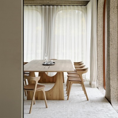Tavolo da riunione geometrico, rovere naturale - Ethnicraft Tavolo da riunione geometrico, rovere naturale - Ethnicraft