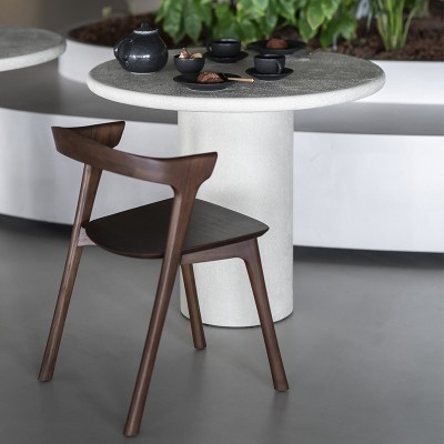 Tavolo da pranzo Elements, microcemento Off White, di Ethnicraft Tavolo da pranzo Elements, microcemento Off White, di Ethnicraft