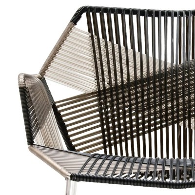Moroso, poltrona Tropicalia con braccioli e base in acciaio inox. Moroso, poltrona Tropicalia con braccioli e base in acciaio inox.