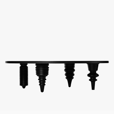 Mesa baja Multileg fresno teñido negro de BD Barcelona en Moises Showroom