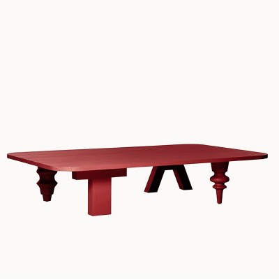 Mesa baja Multileg fresno teñido rojo cereza de BD Barcelona en Moises Showroom