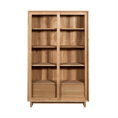 Vitrina colección wave de roble macizo con puertas correderas de cristal y 6 estantes de Ethnicraft Vitrina colección wave de roble macizo con puertas correderas de cristal y 6 estantes de Ethnicraft