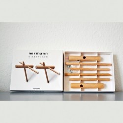 modo de presentación perchero stick hook color nature de Normann copenhagen modo de presentación perchero stick hook color nature de Normann copenhagen