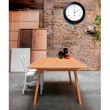 terraza con Mesa rectangular Mitis en roble de Punto Mobles