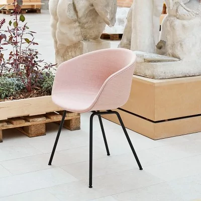 Silla AAC 27 tapizada de HAY en Moises Showroom Silla AAC 27 tapizada de HAY en Moises Showroom