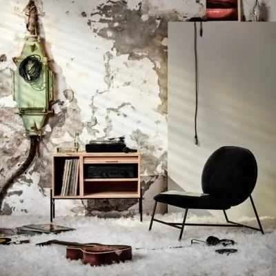 interior de Chris Tonensen con silla Oblong color negro de Northern. Disponible en Moisés showroom interior de Chris Tonensen con silla Oblong color negro de Northern. Disponible en Moisés showroom