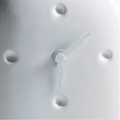 detalle agujas Reloj de mesa Fantasmiko Bosa detalle agujas Reloj de mesa Fantasmiko Bosa