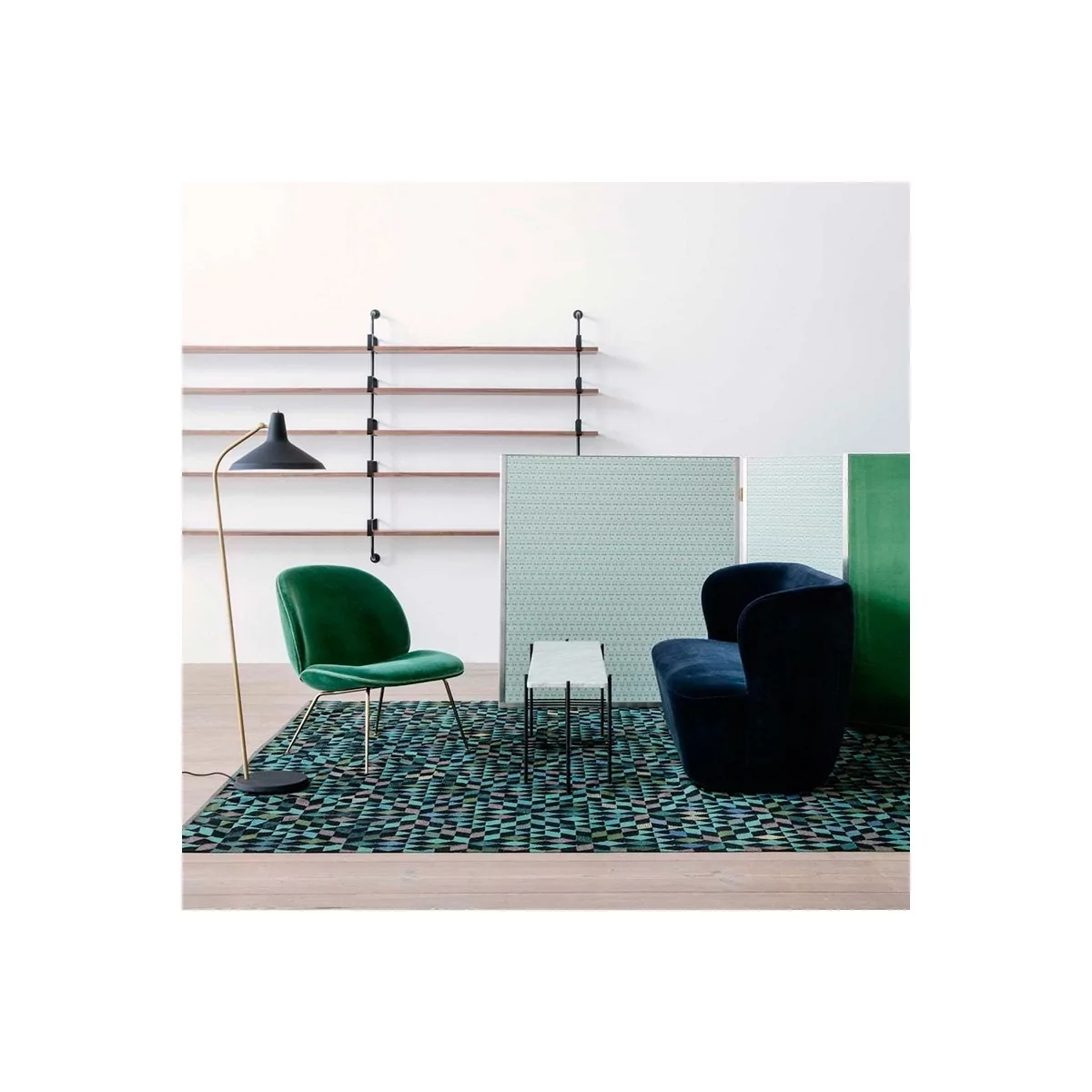 Beetle Lounge Chair de Gubi en Moises Showroom