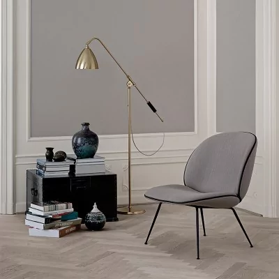 Beetle Lounge Chair de Gubi en Moises Showroom Beetle Lounge Chair de Gubi en Moises Showroom