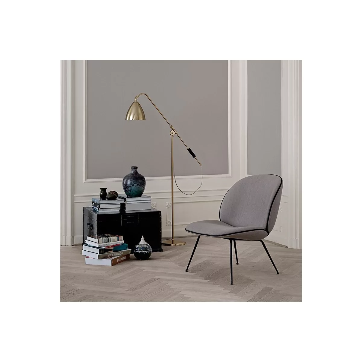 Beetle Lounge Chair de Gubi en Moises Showroom