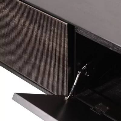 detalle puerta abatible mueble de TV Grooves teca Ethnicraft detalle puerta abatible mueble de TV Grooves teca Ethnicraft