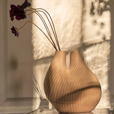Imagen ambientada frontal jarrón W&S Chamber light beige de HAY Imagen ambientada frontal jarrón W&S Chamber light beige de HAY